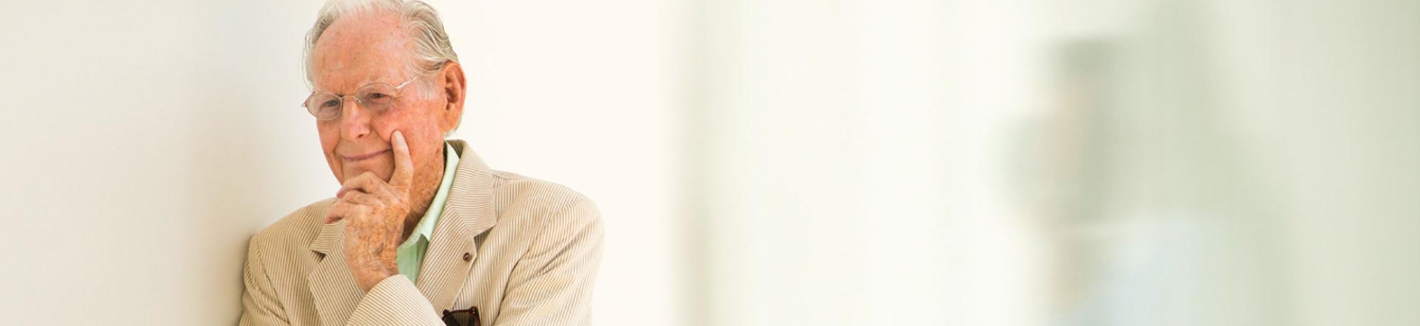Photo of artist Wayne Thiebaud