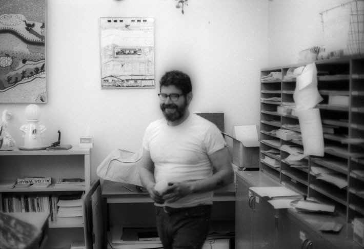 Archival photo of Manuel Neri in the studio.